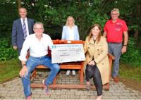 Direktor Jürgen Jung - Volksbank RheinAhrEifel, Stadtbürgermeister Gerd Harner, Beigeordnete Martina Böth-Baulig, Filialleiterin Meike Heift, Beigeordneter Bernd Bruckner