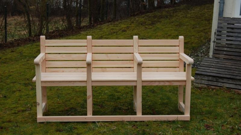 Neue Seniorenbänke für die Stadt Mülheim-Kärlich