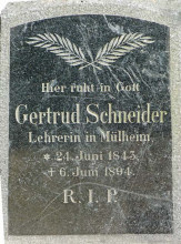 Grabstein der Mülheimer Lehrerin Gertrud Schneider