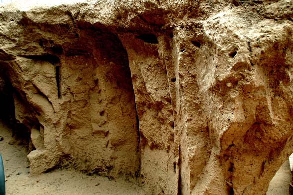 Trass-Abbauwand im Römerbergwerk bei Kretz